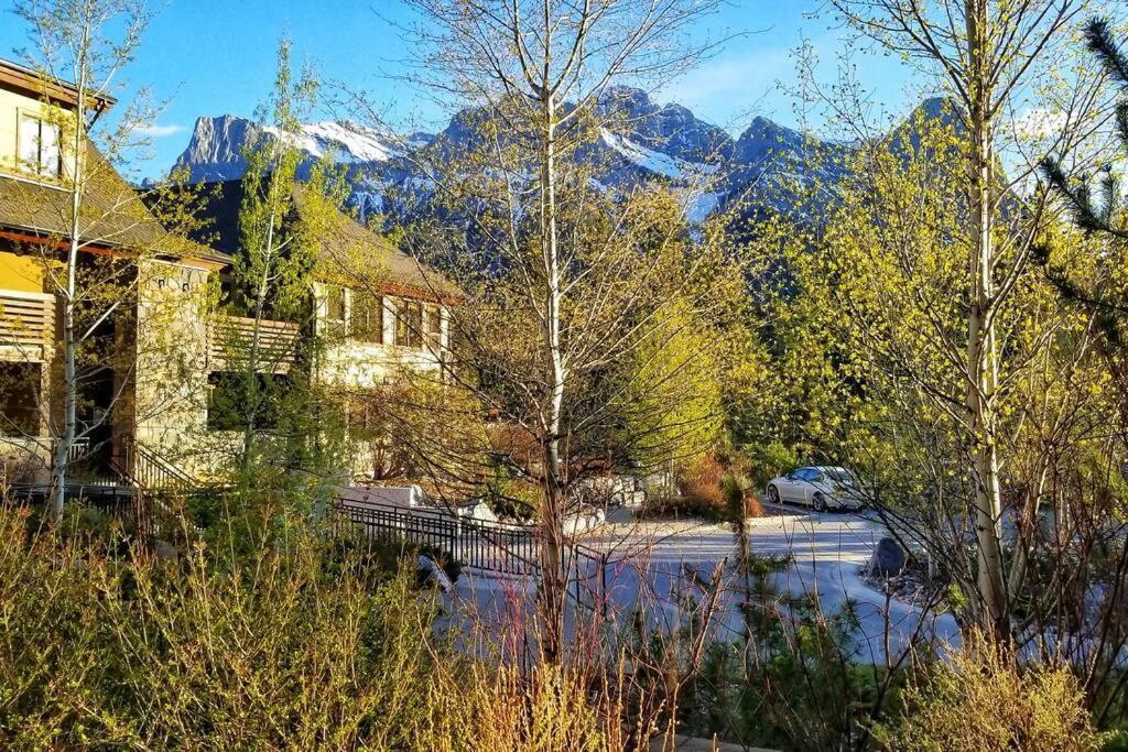 Luxurious Rundle Cliffs Lodge In Spring Creek Κάνμορ Εξωτερικό φωτογραφία